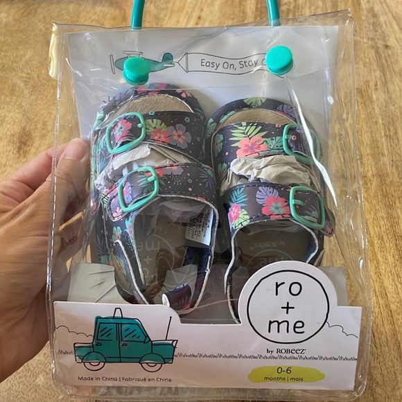 NEW ro and me tropical flowers sandals- Size small 0-6mo - Picture 1 of 3